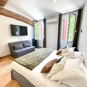 D'angleterre, 3* Salon-de-Provence